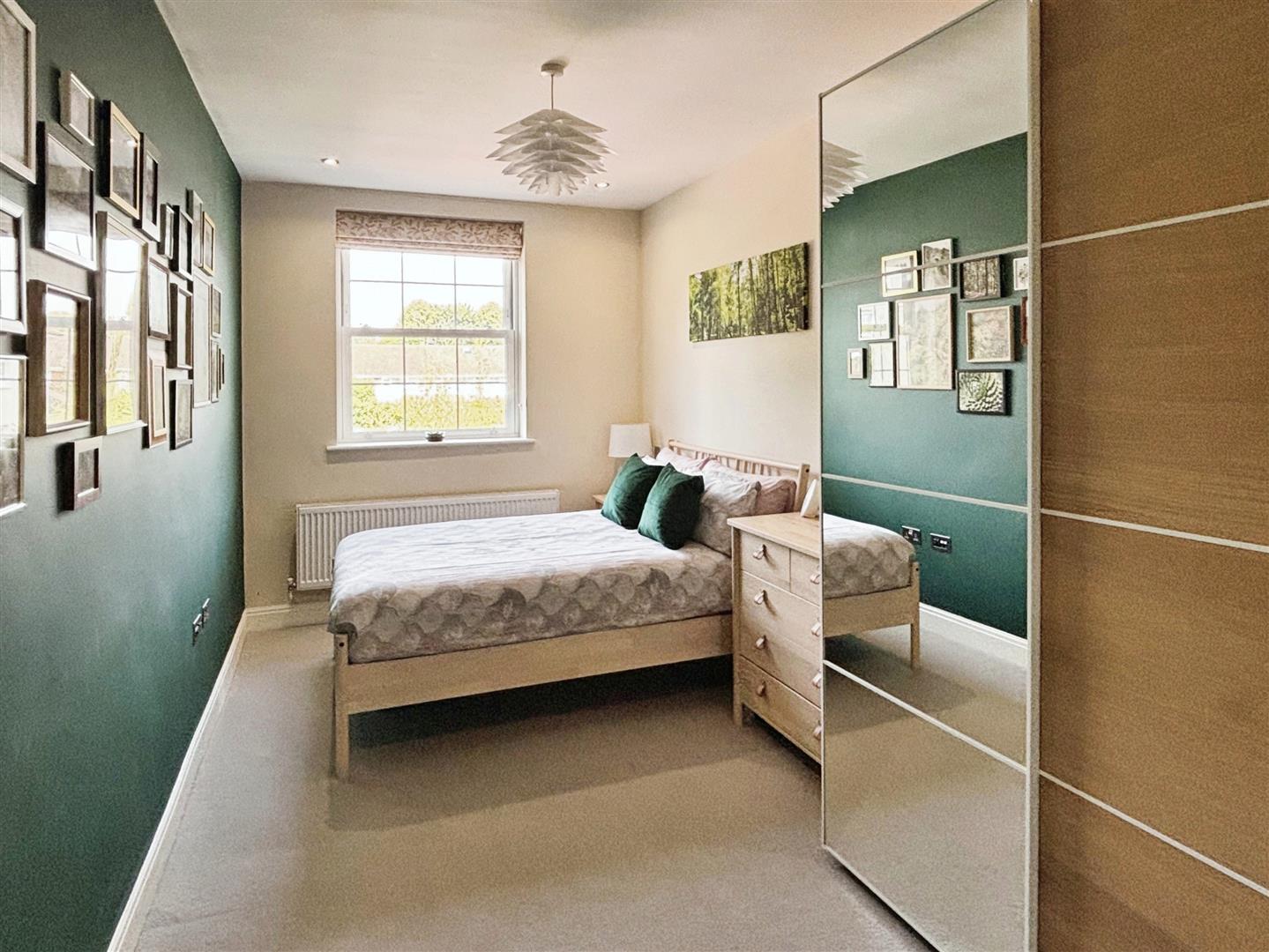 1 Bed, 1 Bath Property For Sale in Wellesbourne House, Walton Road